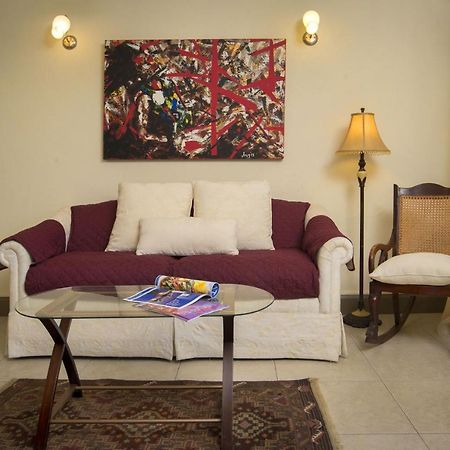 Ground Floor Apartment Located In Hometown, 5 Min Walk To The Beach Saint James Esterno foto