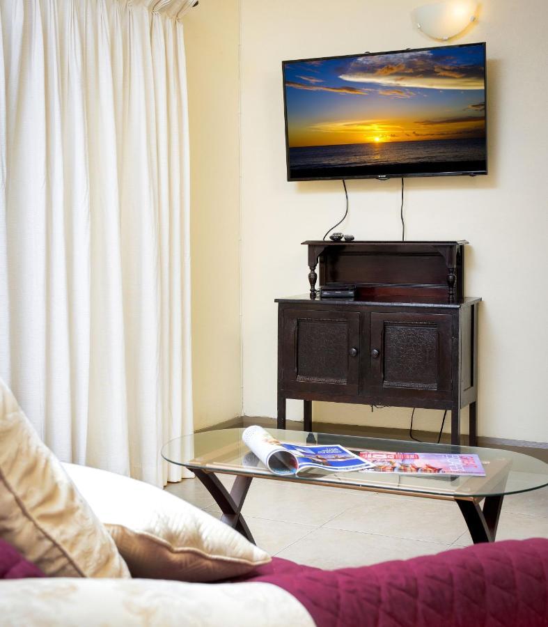 Ground Floor Apartment Located In Hometown, 5 Min Walk To The Beach Saint James Esterno foto