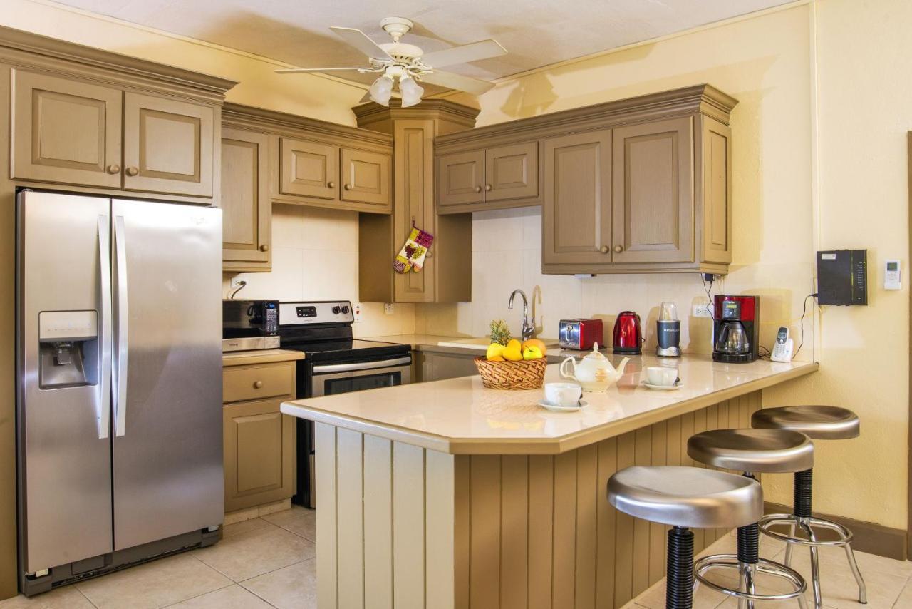 Ground Floor Apartment Located In Hometown, 5 Min Walk To The Beach Saint James Esterno foto