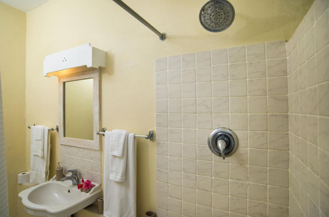 Ground Floor Apartment Located In Hometown, 5 Min Walk To The Beach Saint James Esterno foto