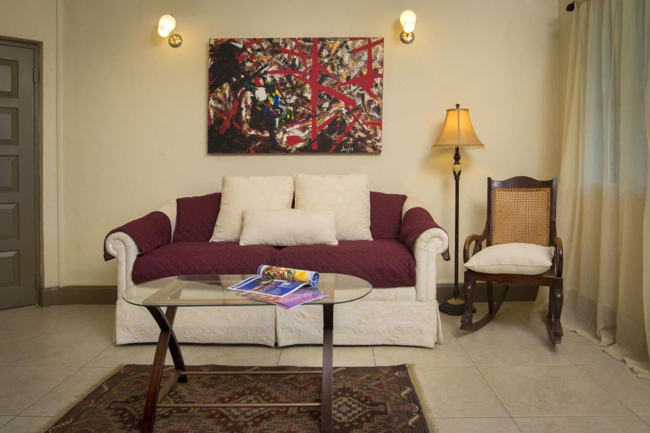 Ground Floor Apartment Located In Hometown, 5 Min Walk To The Beach Saint James Esterno foto